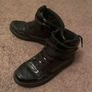 Black high top sneaker size 7 women pro modern